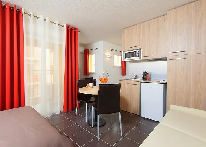 Serafina Apartements Lägenhetshotell 2*