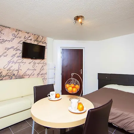 Serafina Apartements 2*