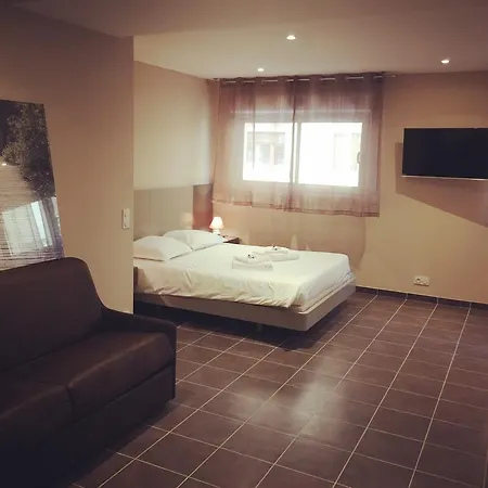 מלון דירות Serafina Apartements 2*